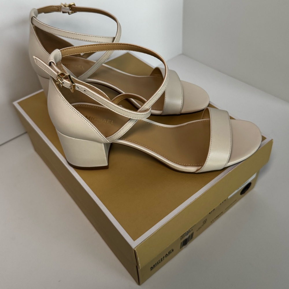 BNIB Michael Kors Serena Light Cream Heels - 7M - Picture 4 of 14